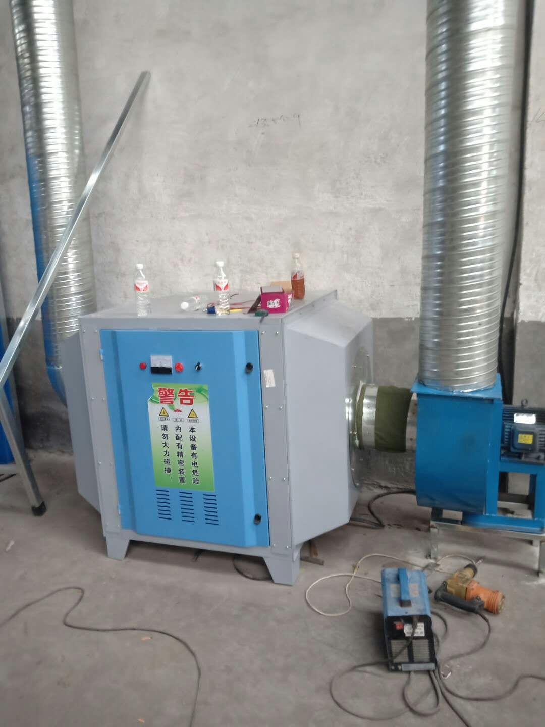 熔噴布靜(jìng)電駐極機(jī)